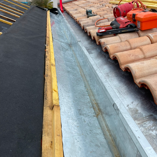 Une toiture solide et bien pos&eacute;e, c&rsquo;est votre premier rempart